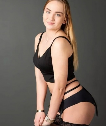 Огненная блондинка с шаловливыми глазками и игривым характером ждет тебя в своем уютном гнездышке. Готова подарить тебе незабываемые моменты сладкого наслаждения. 8884, 23 года